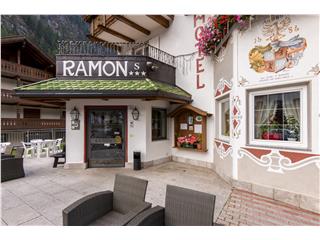 Hotel Ramon***s - Il nostro Hotel in Val di Fassa con Wellness, vi permetterà di vivere una vacanza indimenticabile tra sport, cultura, tradizione e tanto divertimento. La famiglia Bernard da oltre 50 anni accoglie i propri ospiti regalando loro l’emozione di una vacanza coccolati da mille attenzioni.
Soggiornando all’Hotel Ramon, a 100 metri dalla Funivia del Col Rodella, potrete in pochissimo tempo raggiungere le piste da sci del famoso carosello del Sella Ronda (circa 40 Km) e del Dolomiti Superski che con le sue 12 zone sciistiche ed i suoi 1200 km è uno dei più estesi al mondo. In estate invece è possibile in breve tempo portarsi in quota per effettuare escursioni e ferrate per tutti i livelli di preparazione.